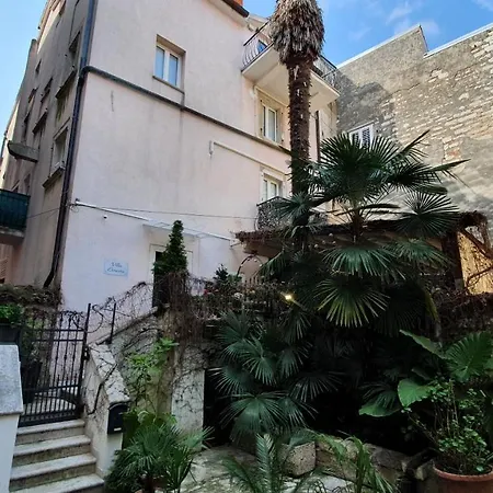 Queen Ernesta II Rovinj Exterior photo